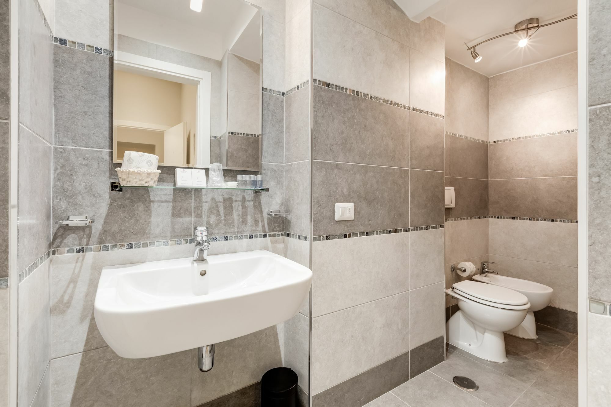 Vaticano 38 Suites โรม ภายนอก รูปภาพ