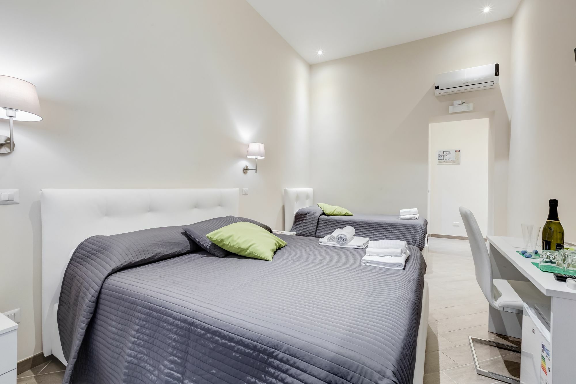 Vaticano 38 Suites โรม ภายนอก รูปภาพ