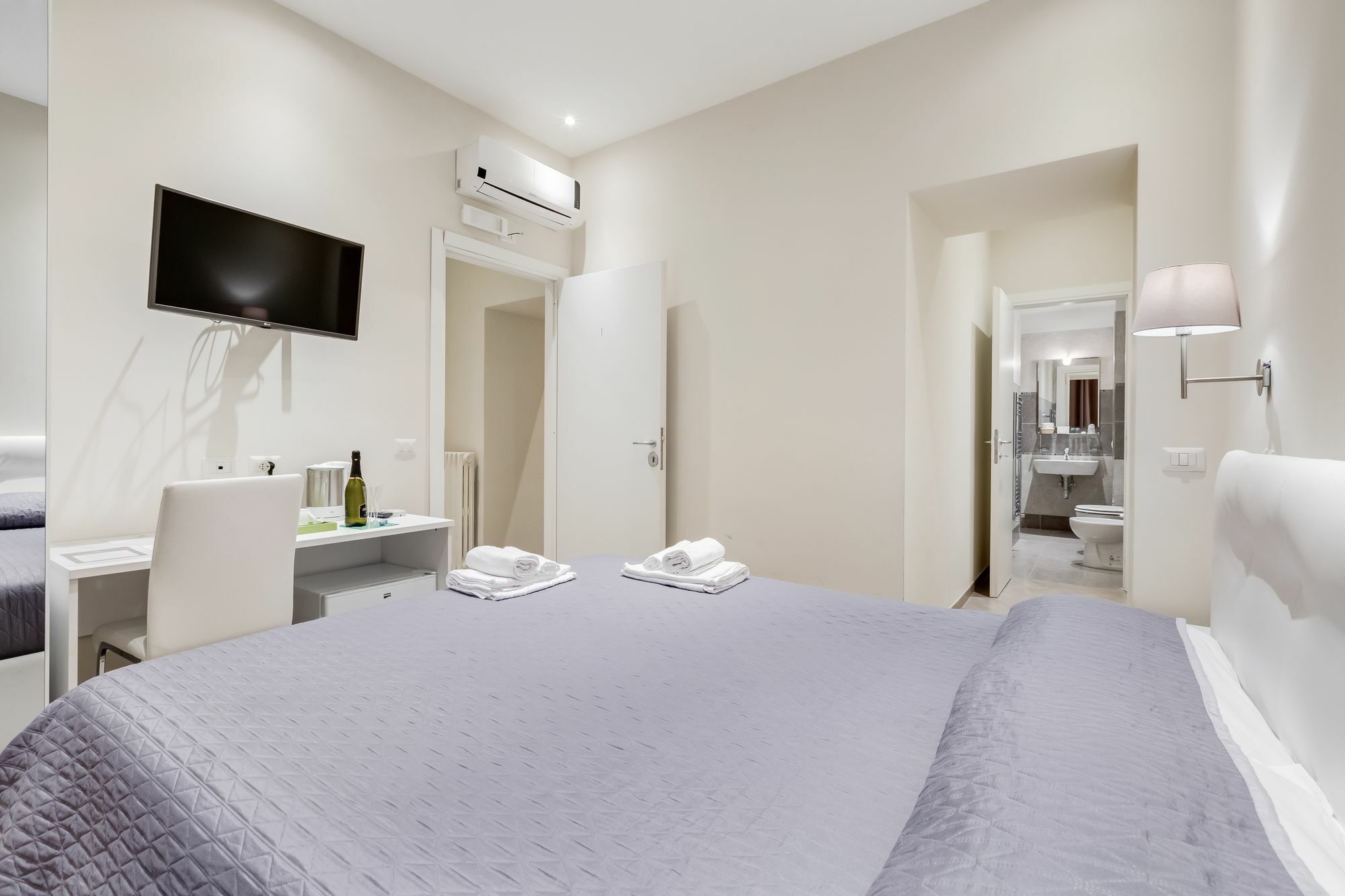 Vaticano 38 Suites โรม ภายนอก รูปภาพ